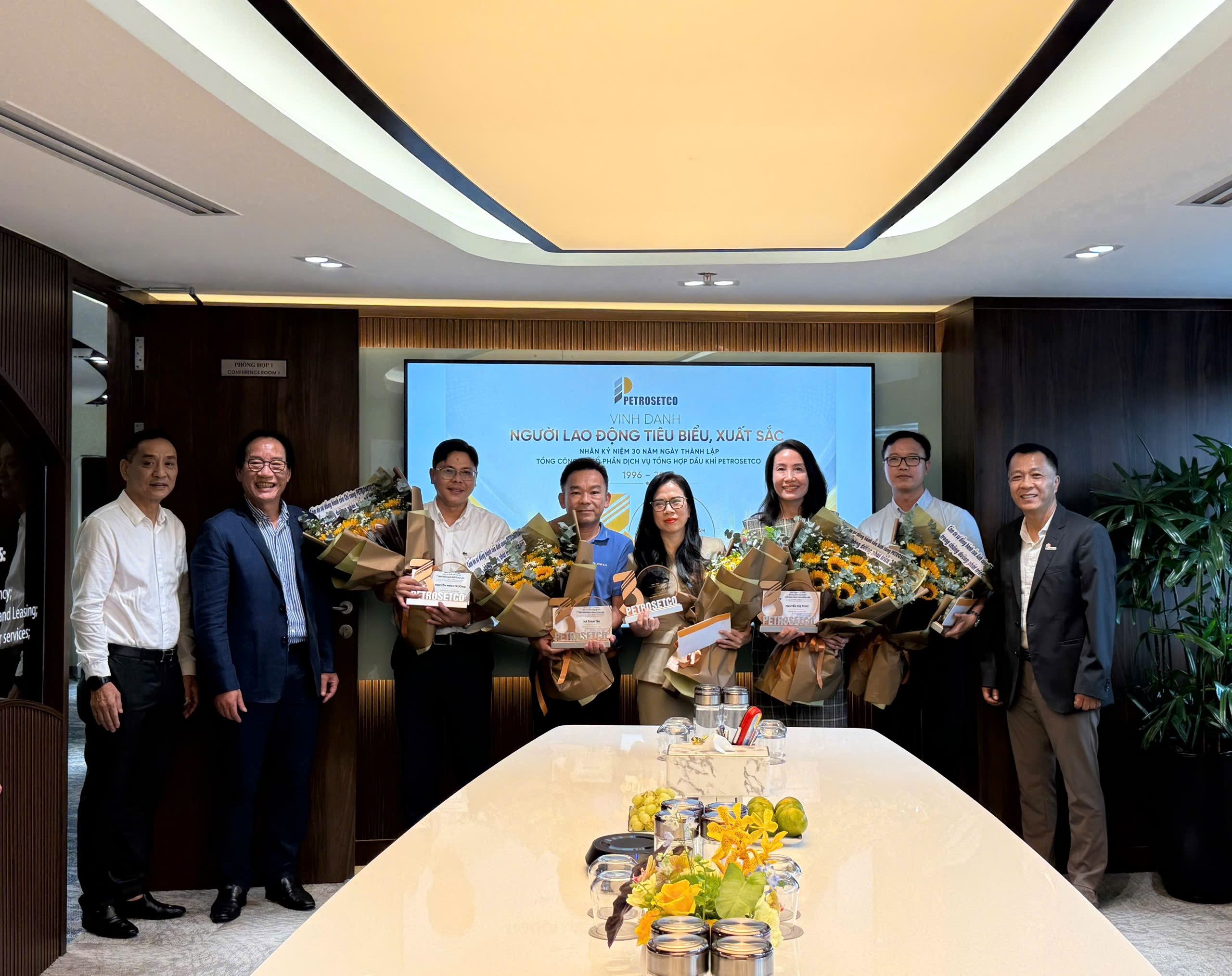 petrosetco trien khai chuong trinh vinh danh tri an nguoi lao dong tieu bieu nhan dip ky niem 30 nam thanh lap 1096